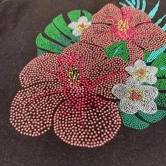 Five for 25 Place soft, short sleeve T-shirt w cut out  on the back - Picture 2 of 5